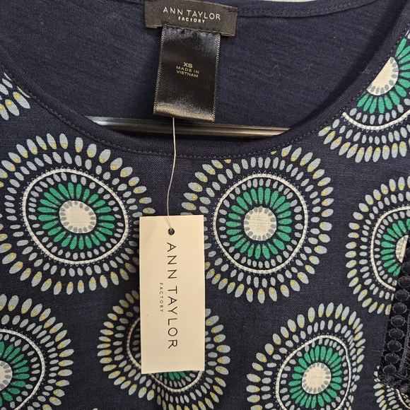 NWT Ann Taylor Petite Women's Blue Floral Lace Sleeveless Top ~ Size XS $45 RET - Picture 2 of 6